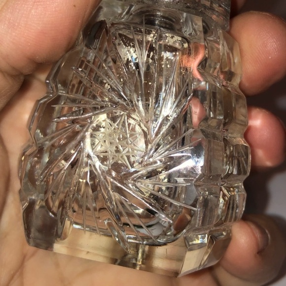 Elegant vintage pinwheel Crystal Salt and Pepper Shakers, glass tops, used - Picture 3 of 8